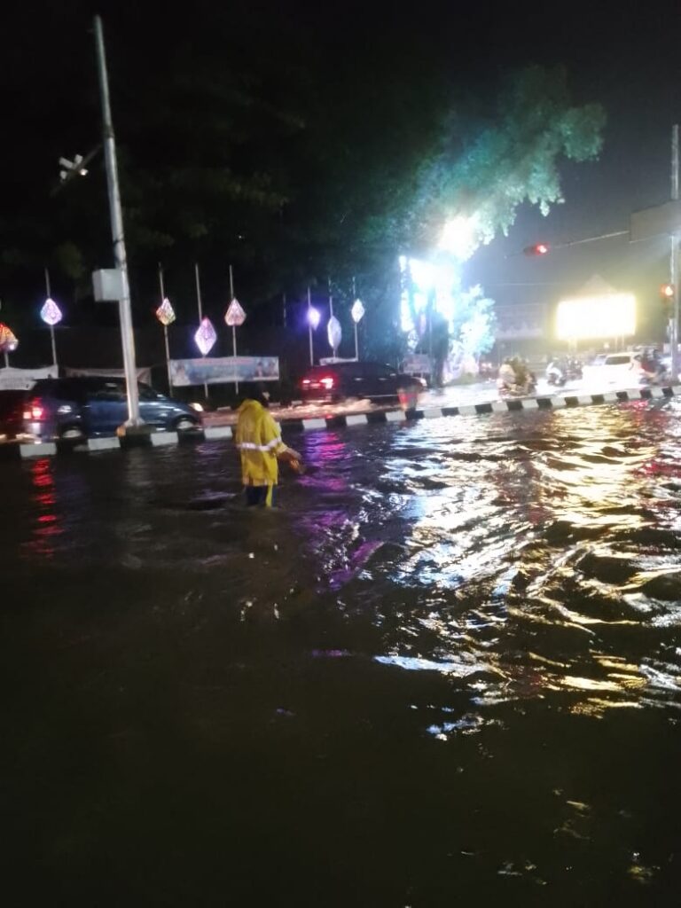 12 Titik di Kota Palembang Tergenang Air, Dinas PUPR Palembang Sudah Siapkan Pompa Kapasitas Besar Tanggulangi Banjir