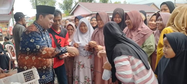 Bahagianya Masyarakat Banyuasin Dapat Daging Kurban Dari Calon Bupati Banyuasin H Askolani