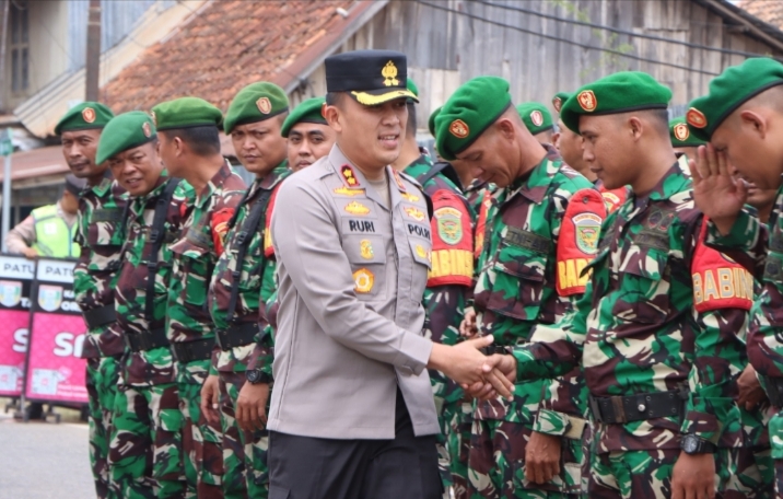 Kapolres Banyuasin Pimpin Apel Keamanan Pendaftaran Paslon Cabup dan Cawabup di KPUD 