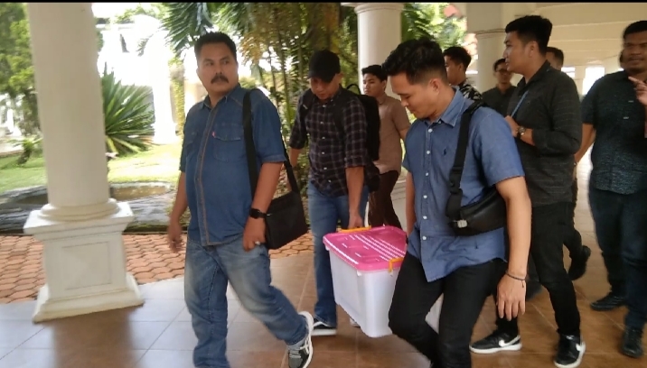 Tim Penyidik Pidsus Kejati Sumsel Geledah Dua Instansi di Banyuasin 