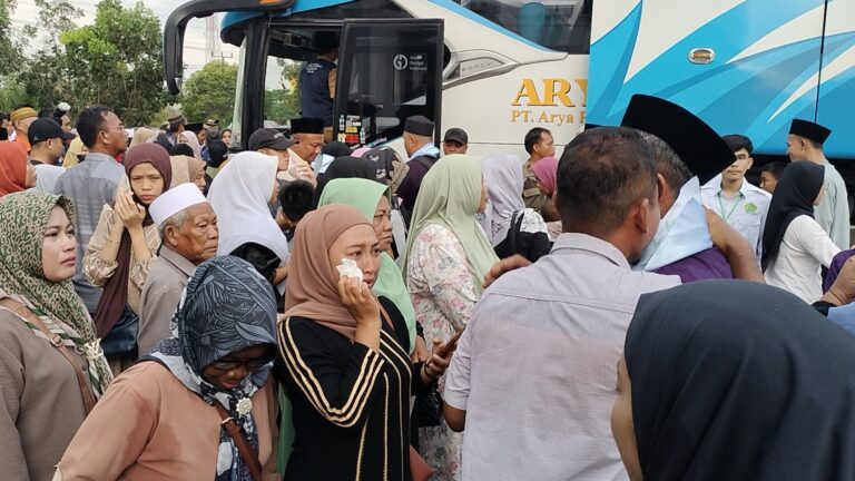 Bupati Askolani Lepas Keberangkatan 231 Jama’ ah Haji ke Tanah Suci