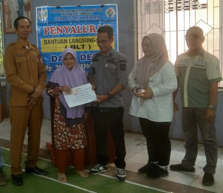 Pemdes Pulau Harapan Salurkan BLT- DD Kepada 58 KPM Periode Juli-Agustus 