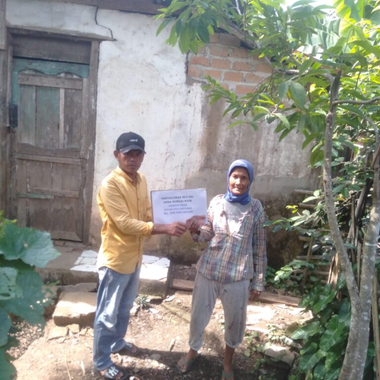 Tingkatkan Kesejahteraan Masyarakat, Pemdes Sungai Naik Salurkan BLT-DD ke 15 KPM