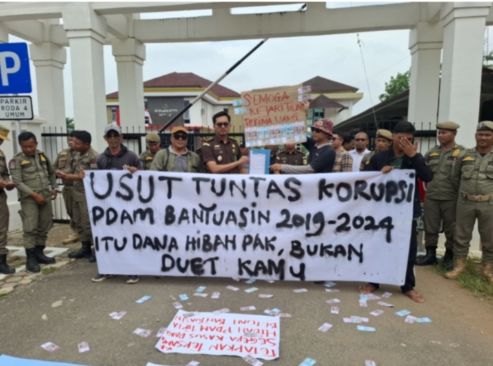 Aksi Damai Massa AMBES Desak Kejari Usut Dugaan KKN PDAM Banyuasin