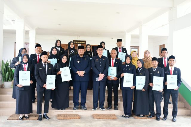 Lantik 17 Pejabat Fungsional, Sekda Banyuasin “Kita ini adalah pelayan, harus bertanggungjawab bagi masyarakat”