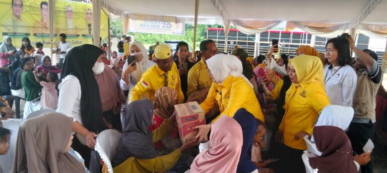 DPD II Golkar Banyuasin Meriahkan HUT Ke-61, Sembako Murah Untuk Rakyat