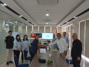 UMDP dan Dr. wijang Resmi Menandatangani Perjanjian Perdamaian