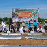 Kendalikan Inflasi, Bupati Banyuasin Tanam Bawang Merah Di Desa Duren Ijo