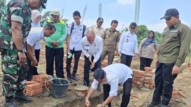 Peletakan Batu Pertama Koperasi Merah Putih Desa Duren Ijo, Bupati Banyuasin: “Kita Maksimalkan Program Presiden RI Prabowo Subianto”
