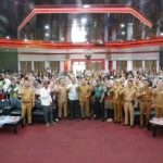 Bupati Banyuasin Serahkan Sarana Usaha dan Buku Tabungan hibah uang kepada UMKM