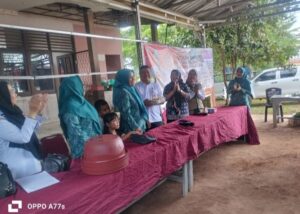 Di Usia ke-42, Ezu Ermawati Teguhkan Peran Sosial Dampingi Camat Suak Tapeh